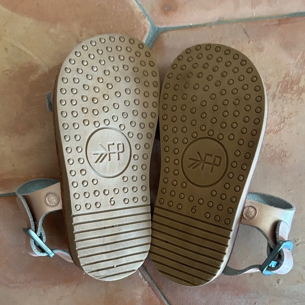 Freshly Picked | Carmel Sandal in rose gold | sz 6